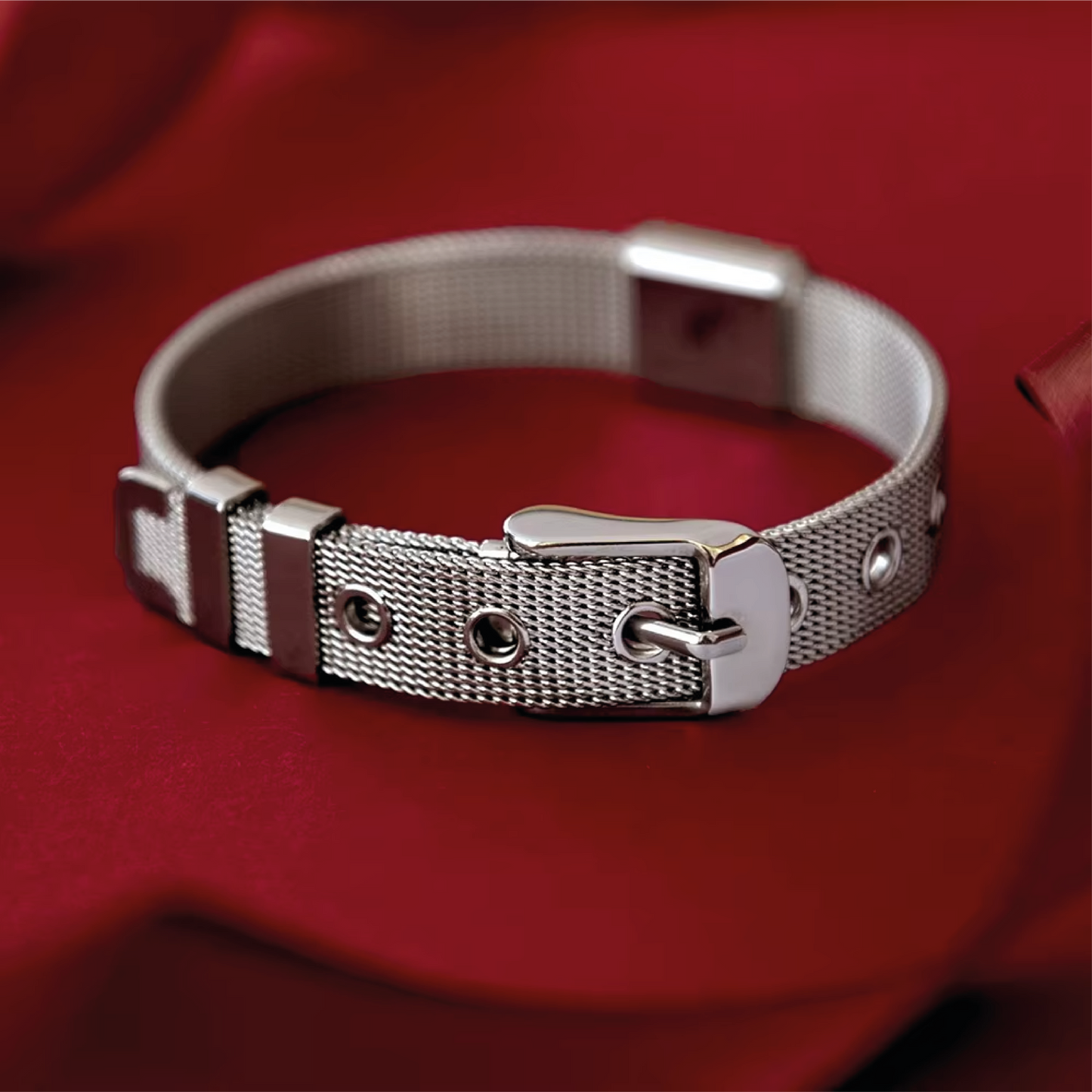 Pulseras metálicas con plaquita