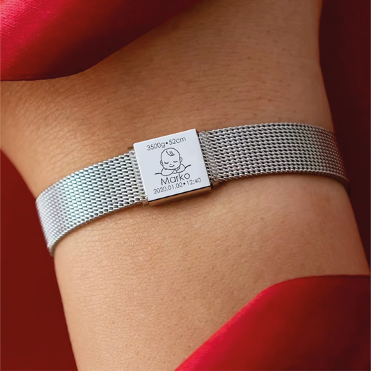 Pulseras metálicas con plaquita